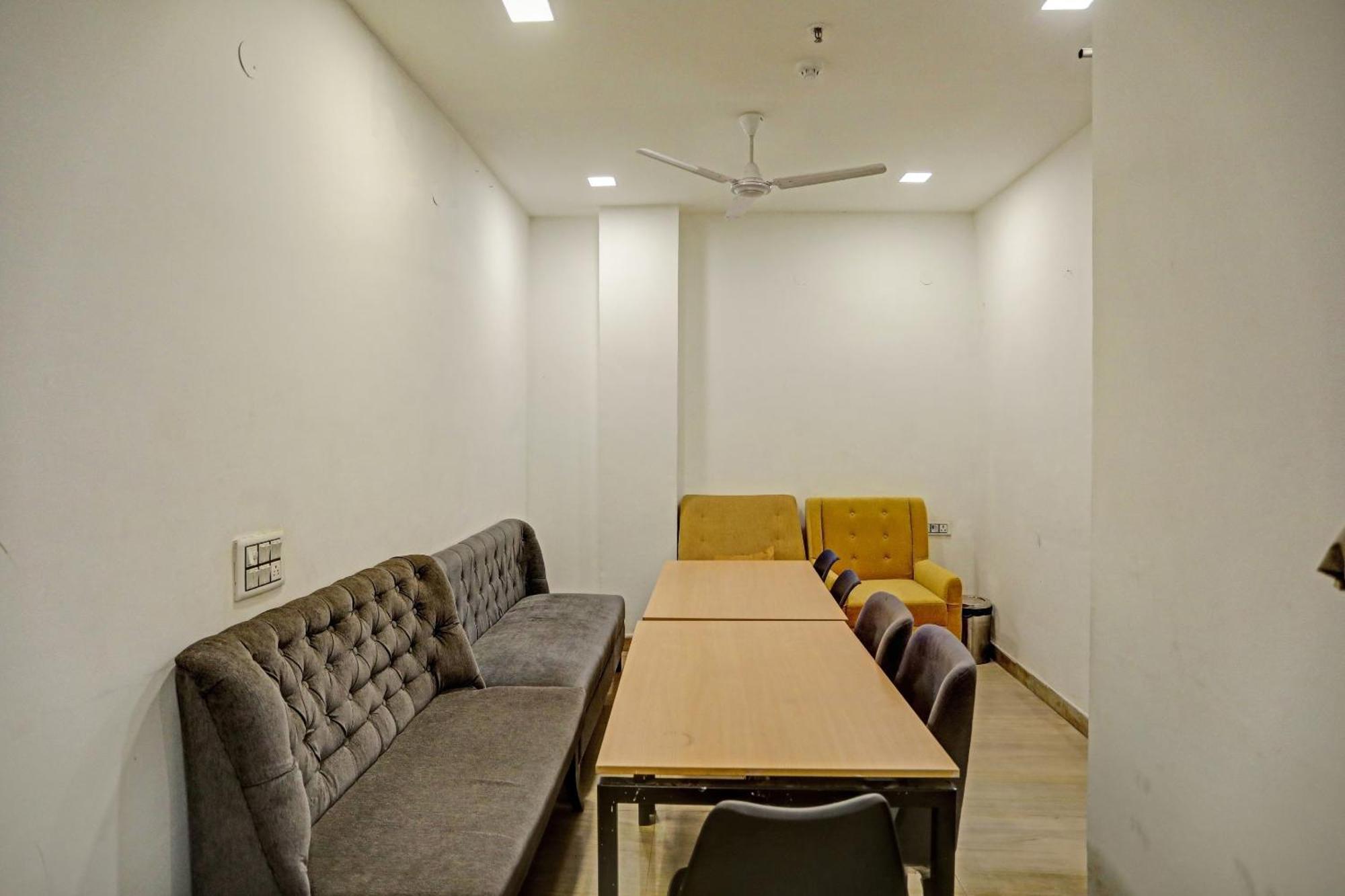 Super Townhouse Mannat Rohini 16 호텔 델리 외부 사진